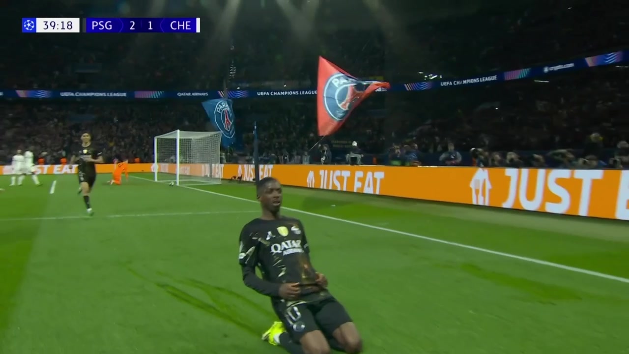 王康解围险酿乌龙 立柱救险成都逃过一劫