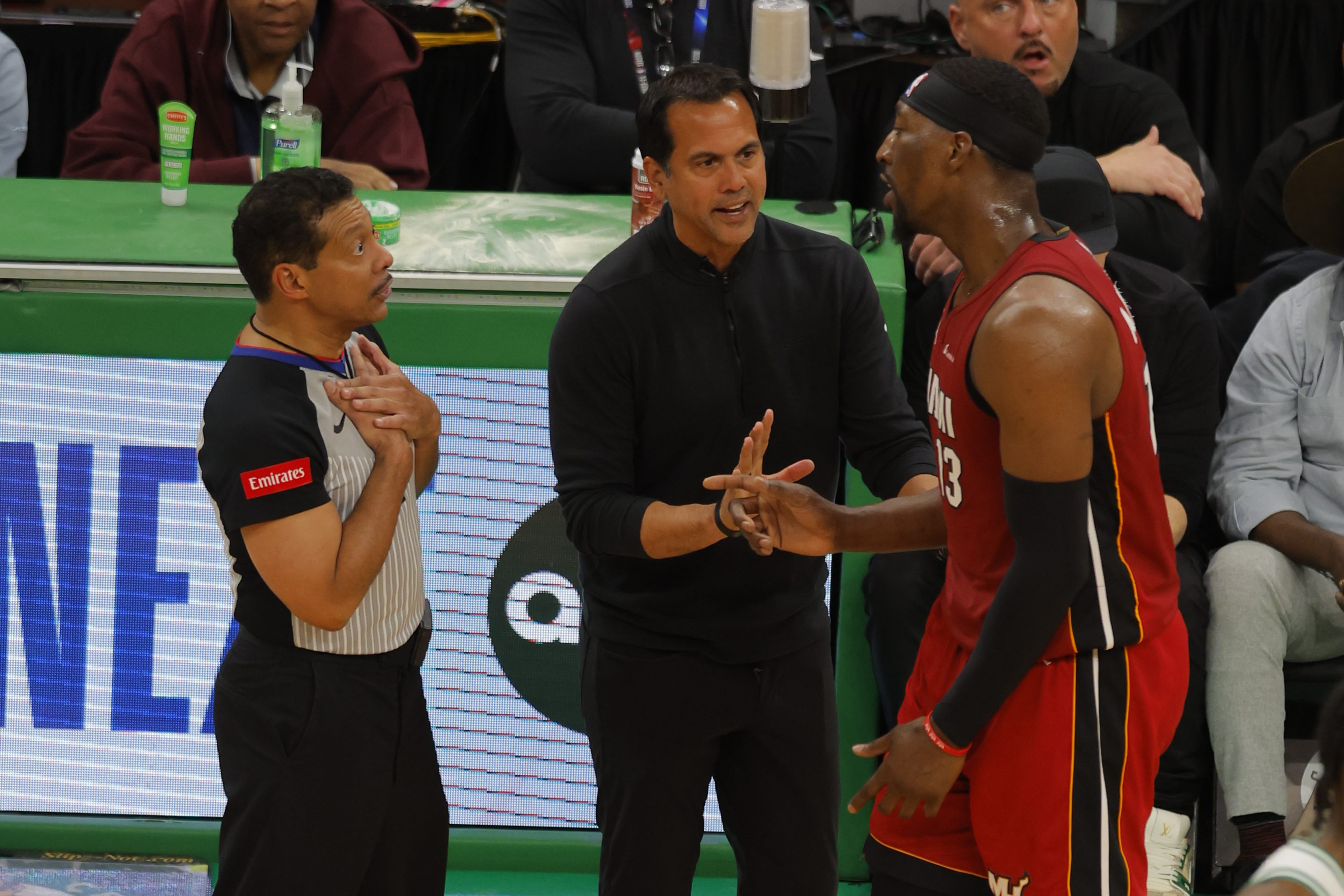 附加赛首轮盘点：库里35分定乾坤 快船出局首轮签锁定乐透