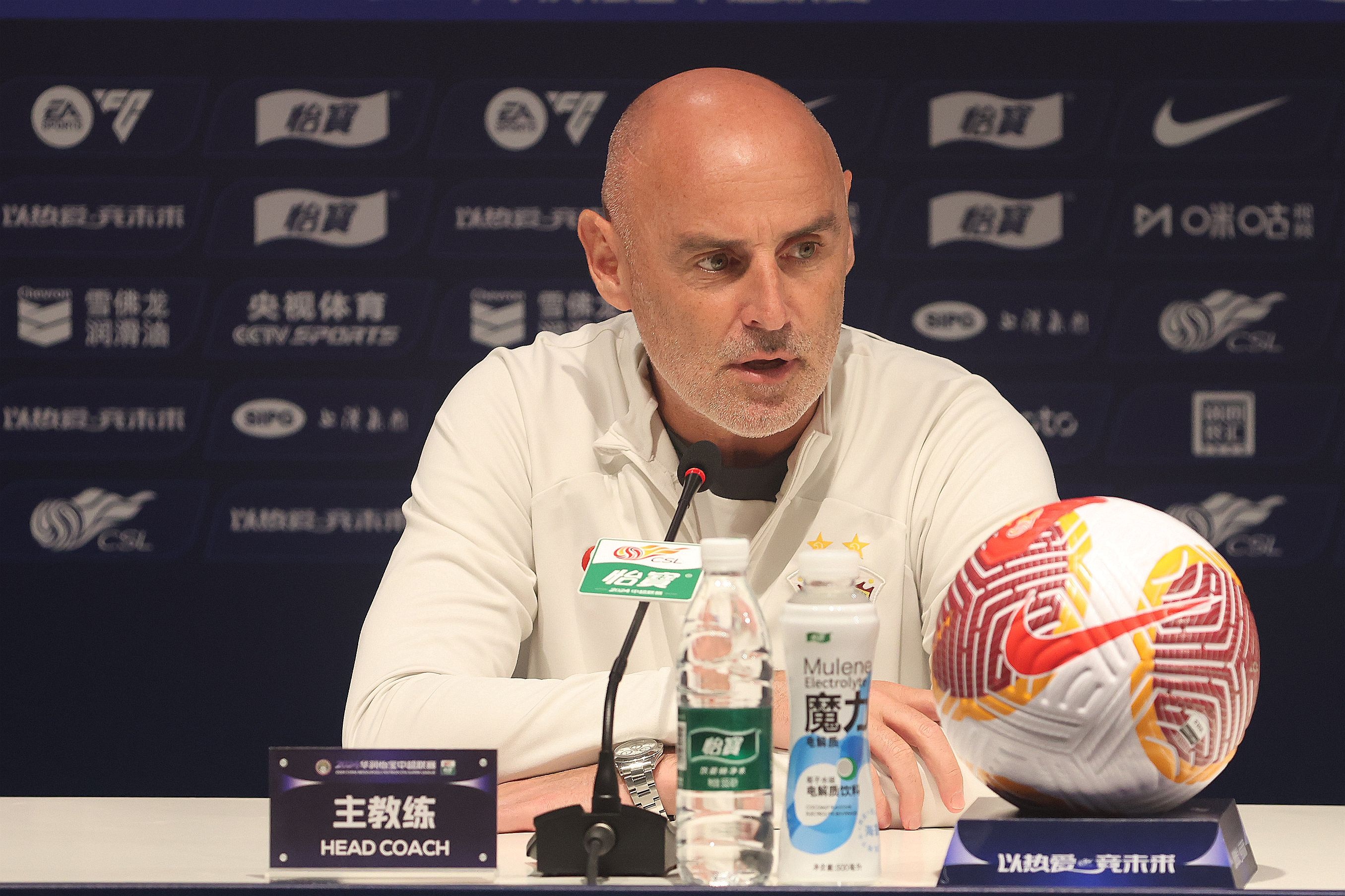 穆斯卡特确认伤员恢复按计划推进 点名称赞傅欢杨希上轮表现