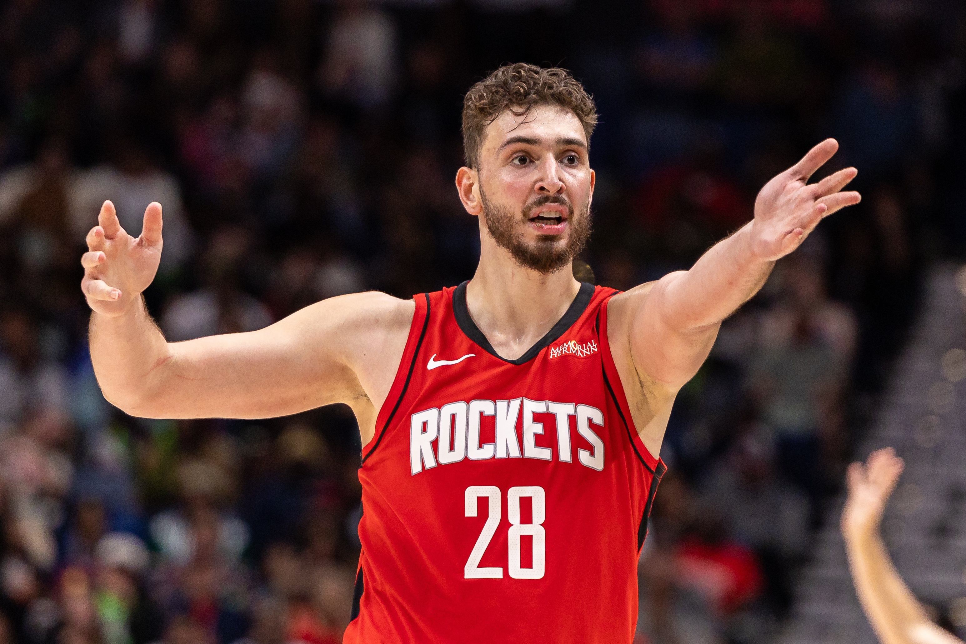 申京复盘G1协防代价 承认海斯受益于詹姆斯的低位牵制