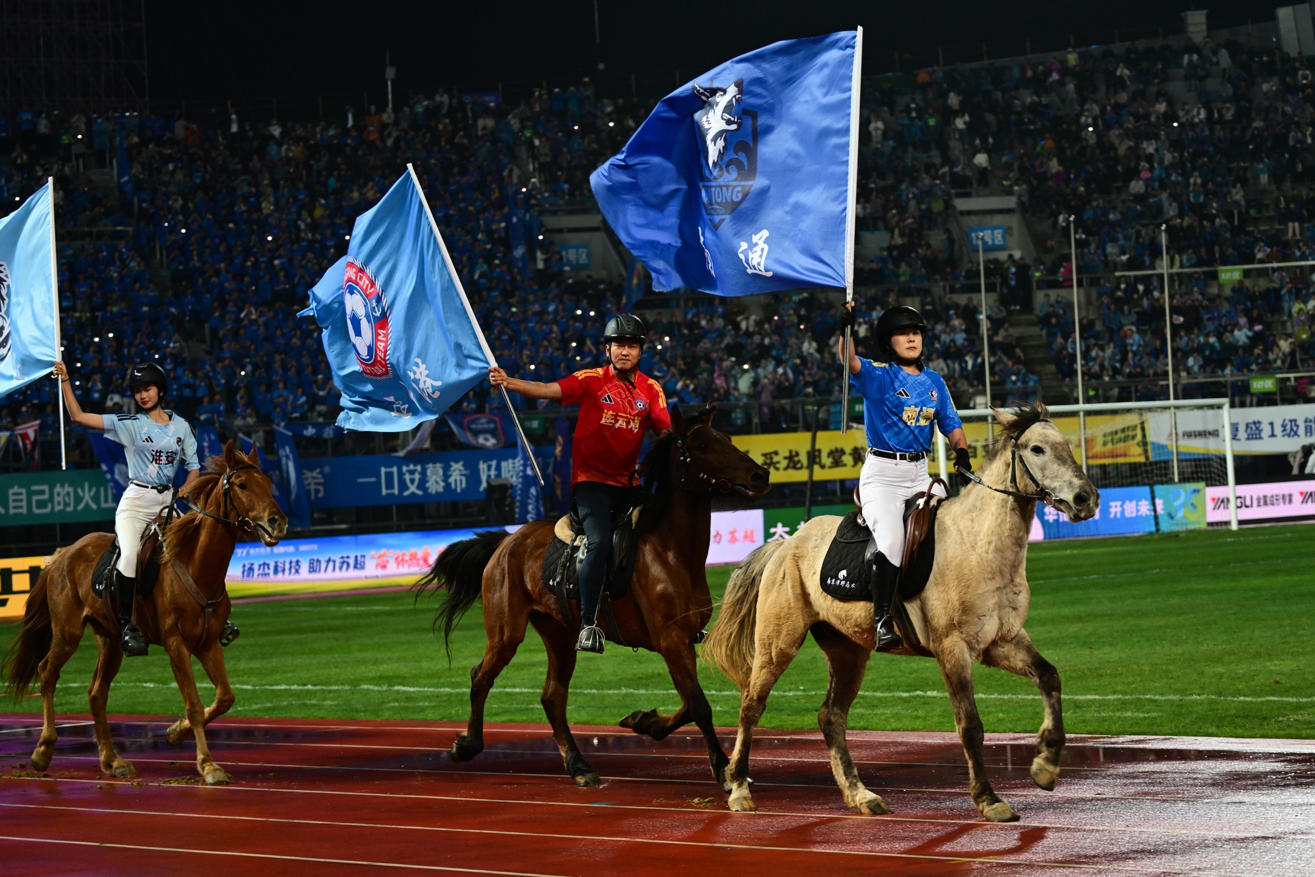 省超球员年薪破百万引争议 限薪令或成下一焦点