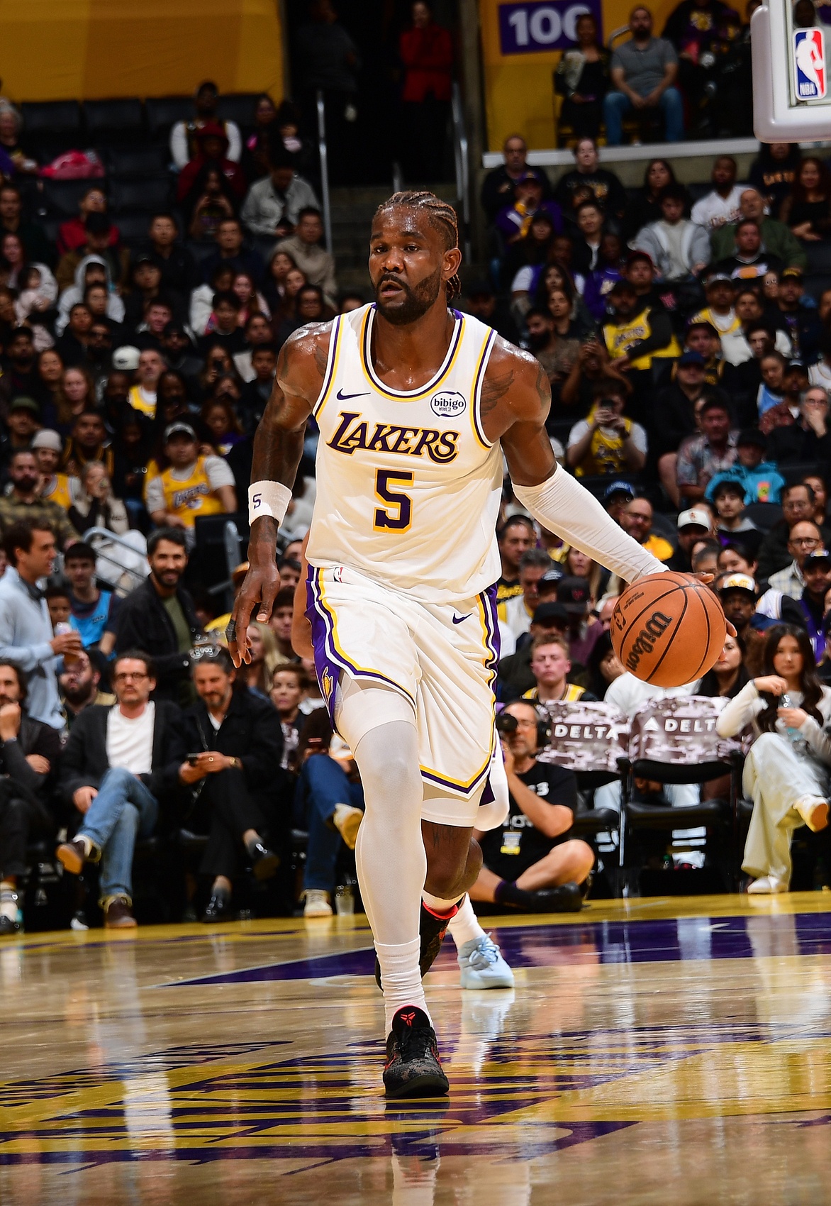 艾顿：攻防一体是自我要求 季后赛是展示舞台