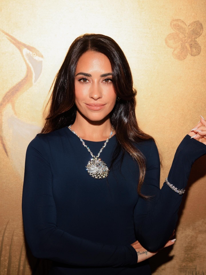 瓦尔加内衣T台秀 足坛伴侣动态一网打尽