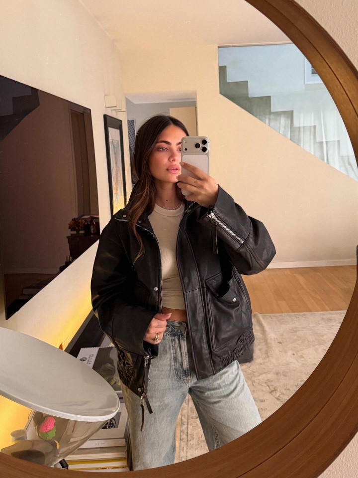 瓦尔加内衣T台秀 足坛伴侣动态一网打尽