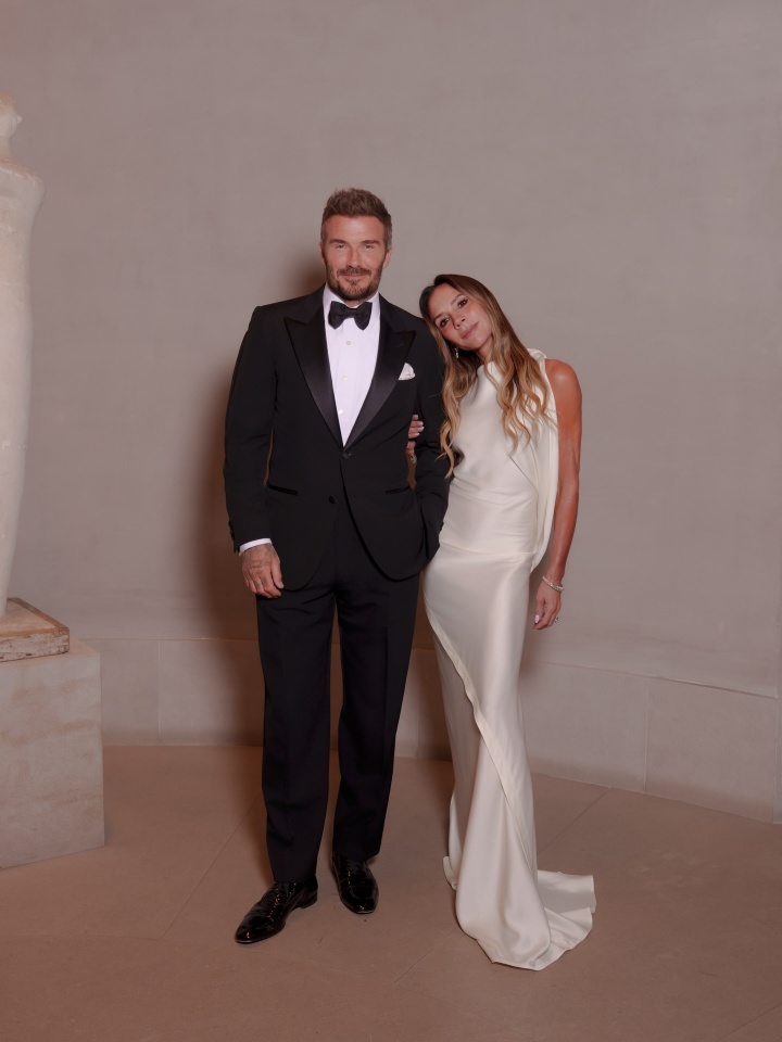 瓦尔加内衣T台秀 足坛伴侣动态一网打尽