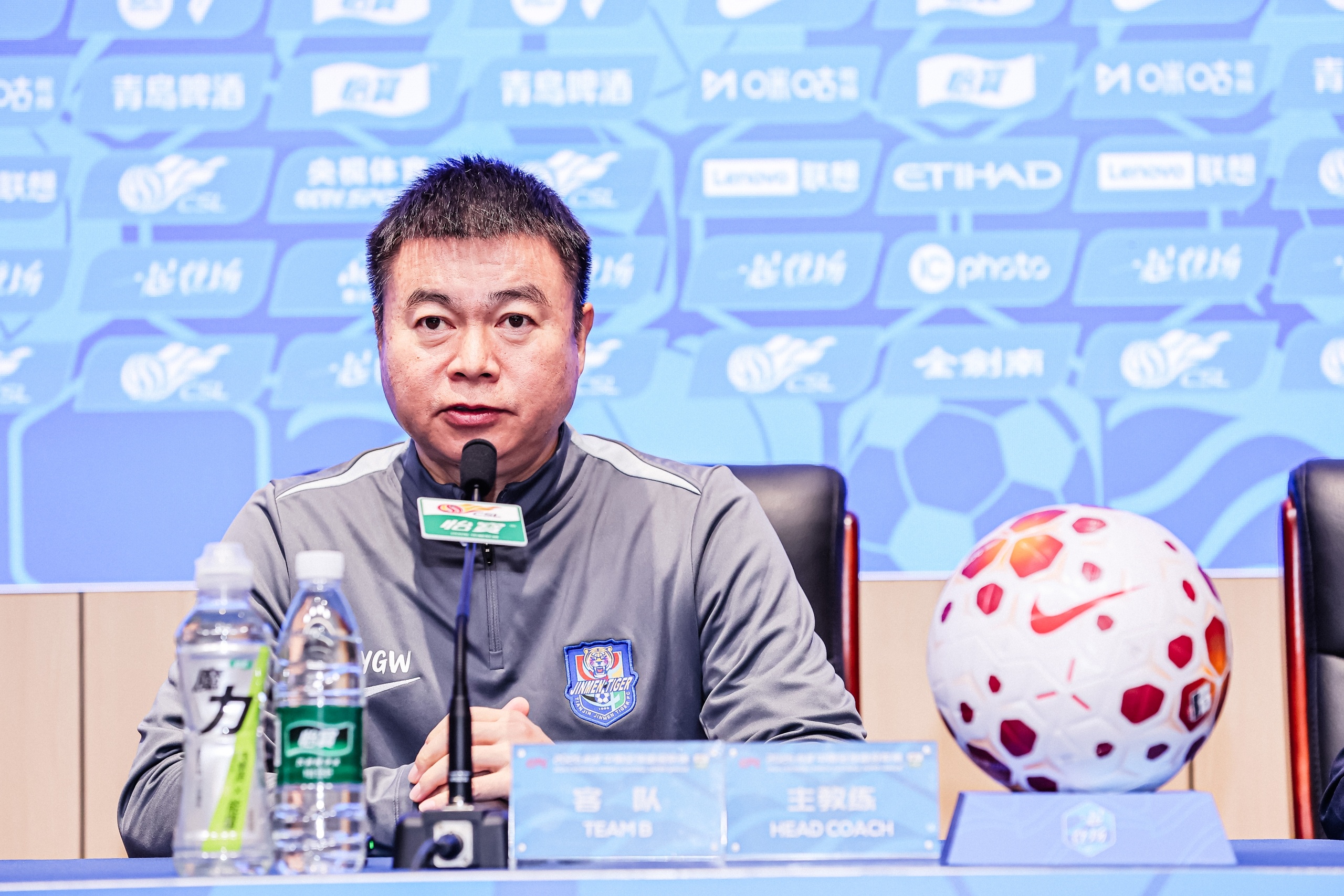 4-2客胜国安于根伟面无喜色：比赛惨烈已无人可用