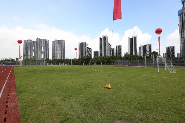 广东足球场五年净增2600块，总量1.37万领跑全国，万人拥有量仍落后江苏