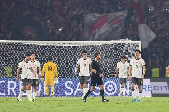 争议点球致败，国足客场0-1印尼提前一轮出局