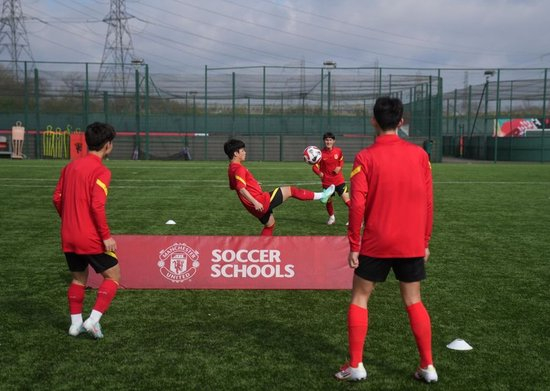 U15国少选拔队英伦三周拉练：曼联青训课程+四场梯队友谊赛