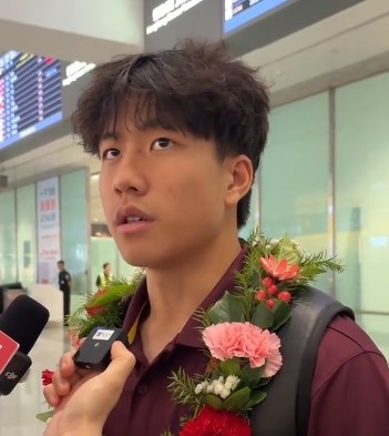 谢晋：主力或替补取决于教练，失利后表态“以后会打回来”
